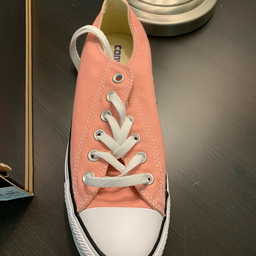 Women’s Converse in Pink Brand New